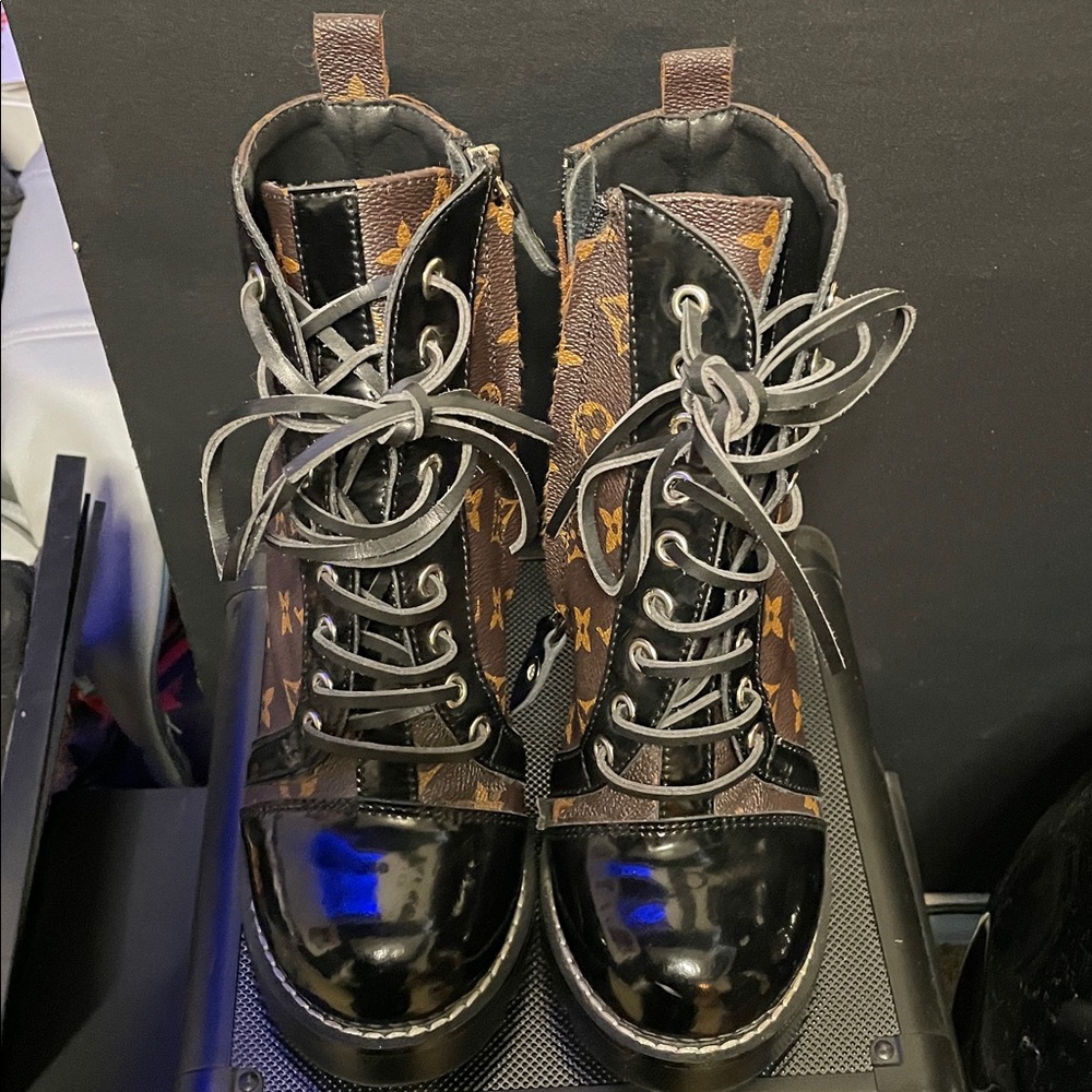 LV Black and Brown Heeled Boots - Picture 5 of 5